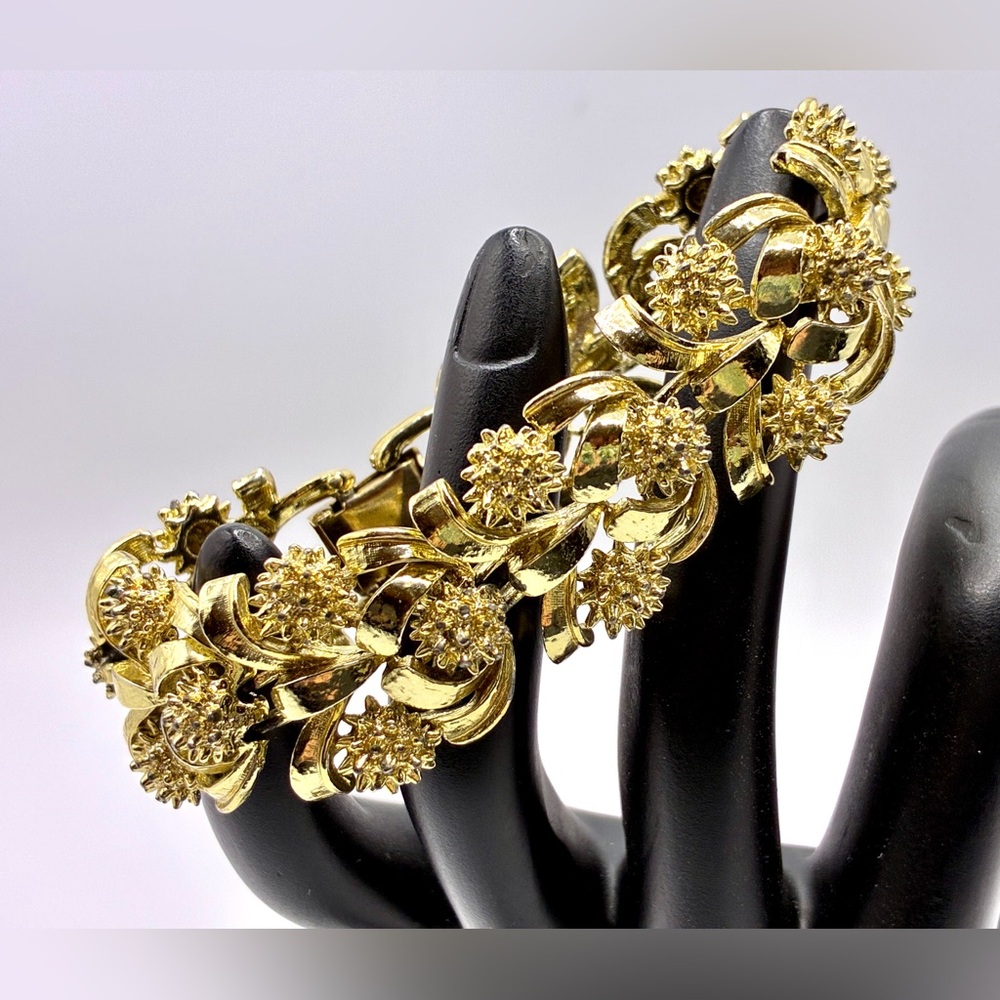 Vintage Wide Gold Tone Pollen Balls & Linked Chains Bracelet 7.0” Inches